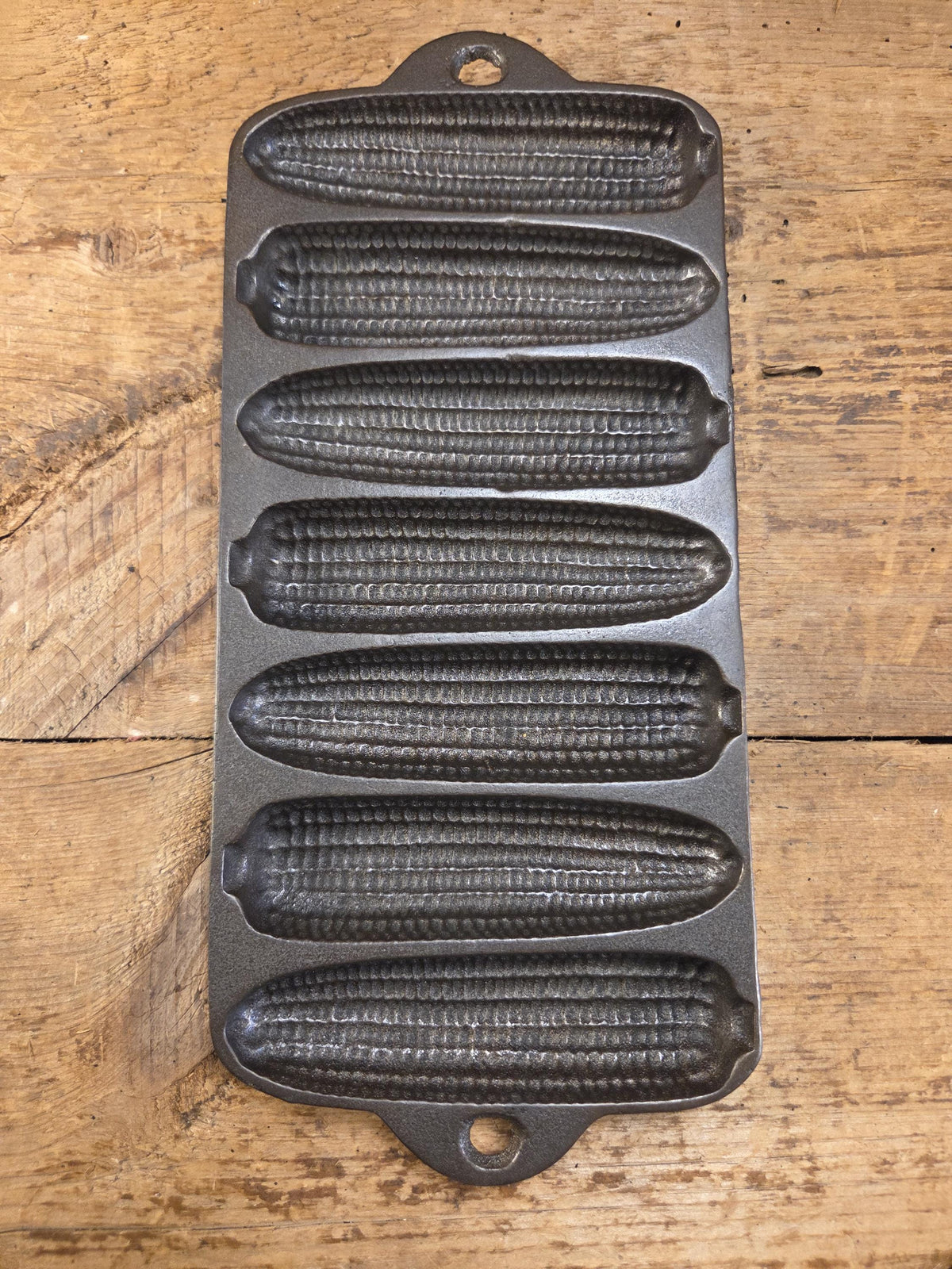 GREAT gift idea! 1950’s Wagner Ware Corn Pone gem pan. Makes wonderful bread sticks & cornbread! SC24 Bakeware