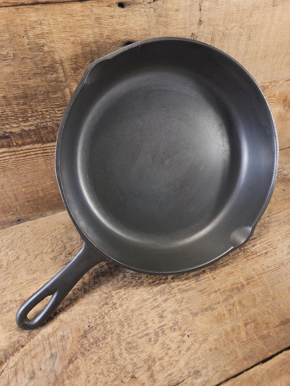 The Classic 8! 1940’s early Birmingham Stove & Range Red Mountain Series #8 Skillet 8Y Skillet