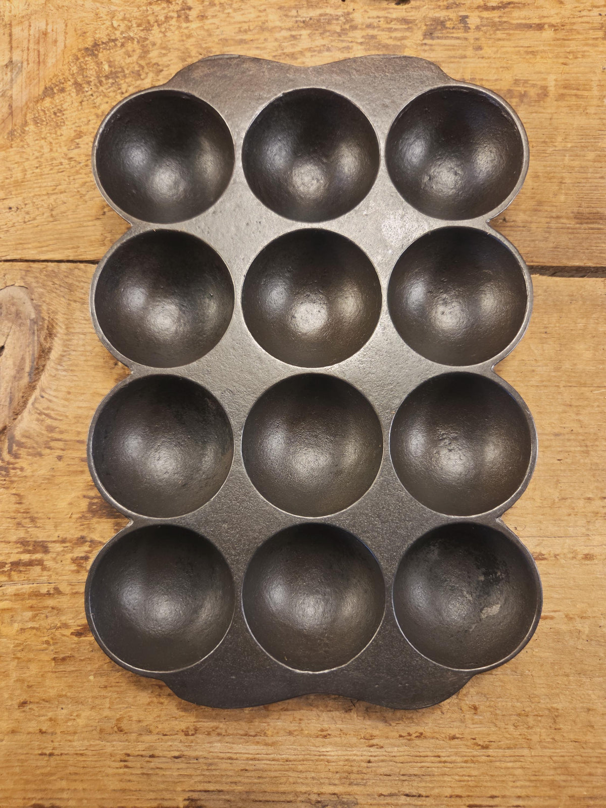 Great gift and tough to find! 1930’s Fully Marked Wagner ’golf ball’ brownie pan. Closed frame ’F’ style gem pan