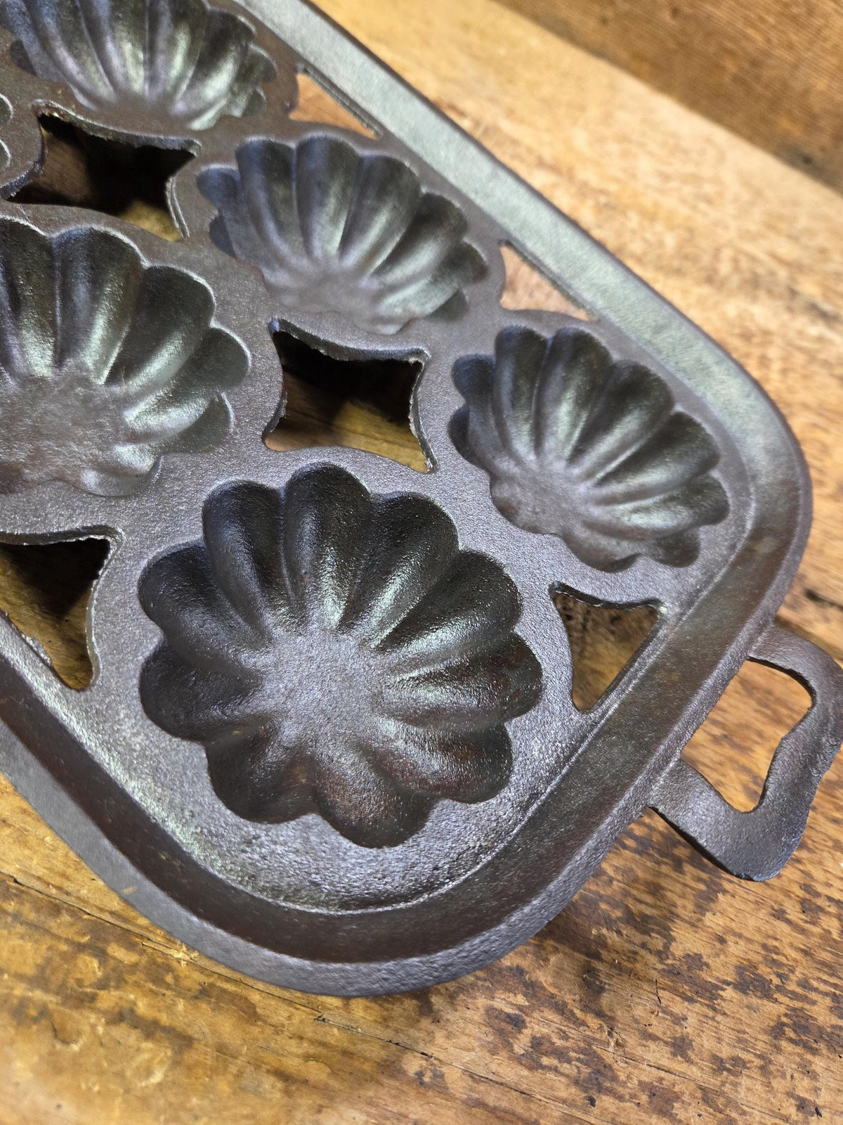 Great gift! Pre 1900’s Unmarked Antique Gate-Marked #10 Turks Head Pan 6 Cup