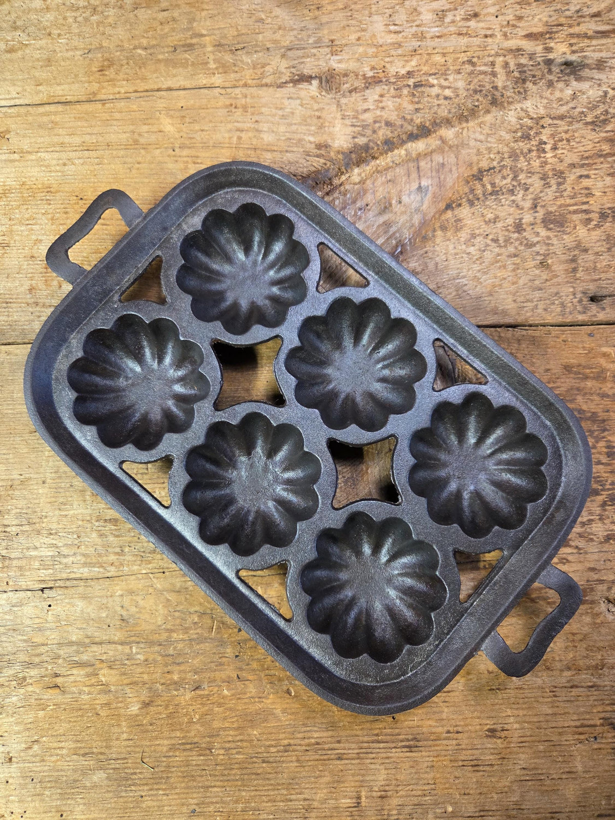 Great gift! Pre 1900’s Unmarked Antique Gate-Marked #10 Turks Head Pan 6 Cup