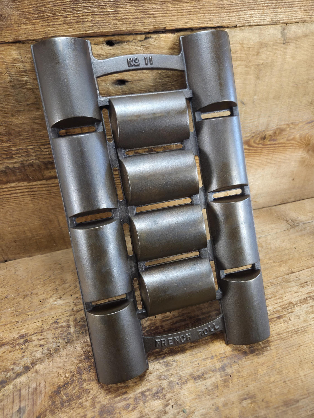 Unknown French Roll No. 11 Pan raised No. 11 & French Roll markings. Rumored Griswold but likely Unknown Beautiful