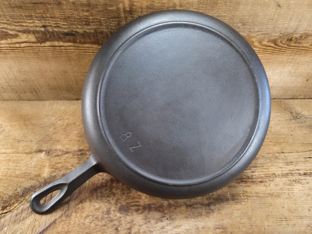 The Classic 8! 1940’s early Birmingham Stove & Range Red Mountain Series #8 Skillet 8Z Skillet