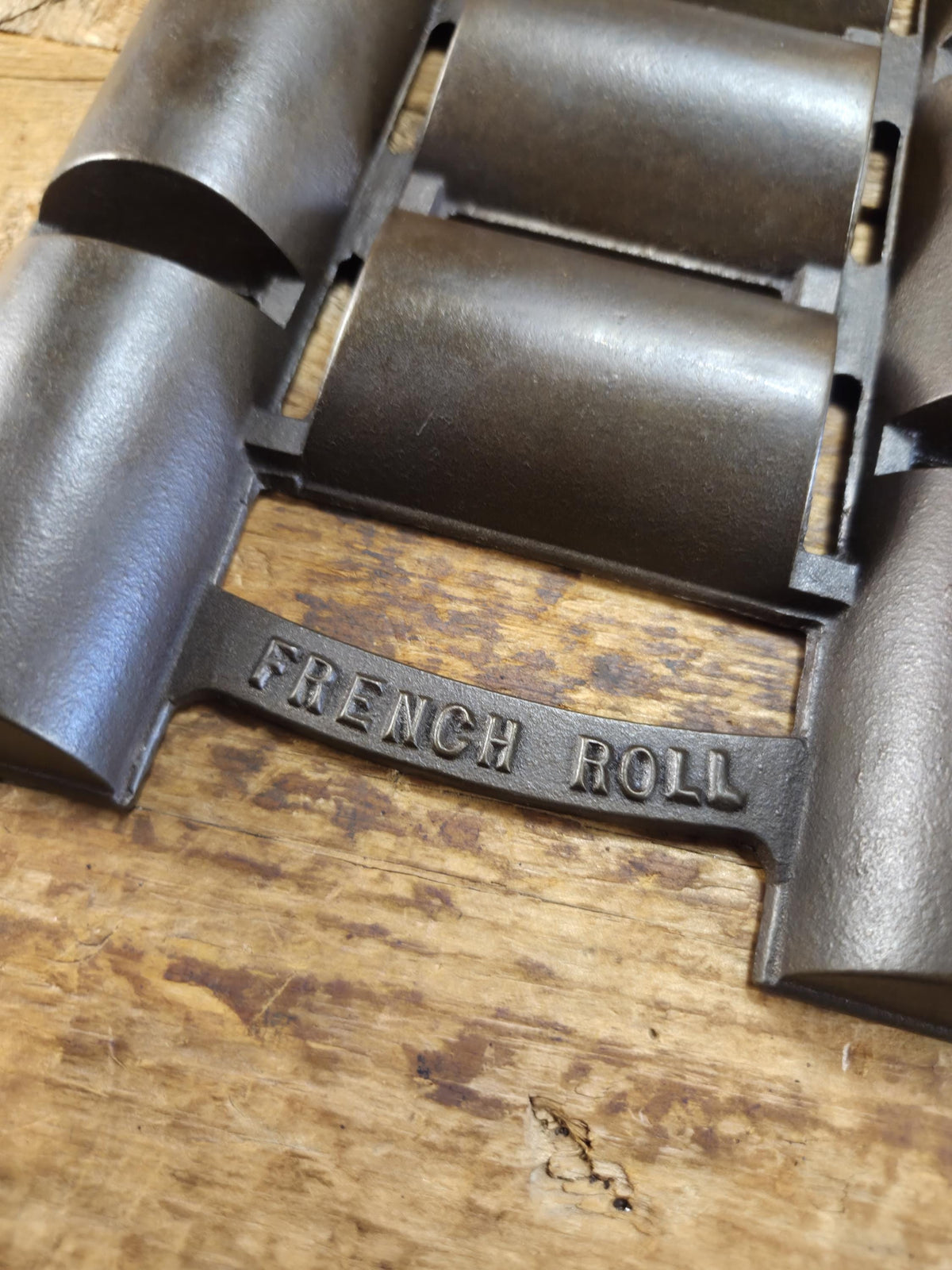 Unknown French Roll No. 11 Pan raised No. 11 & French Roll markings. Rumored Griswold but likely Unknown Beautiful