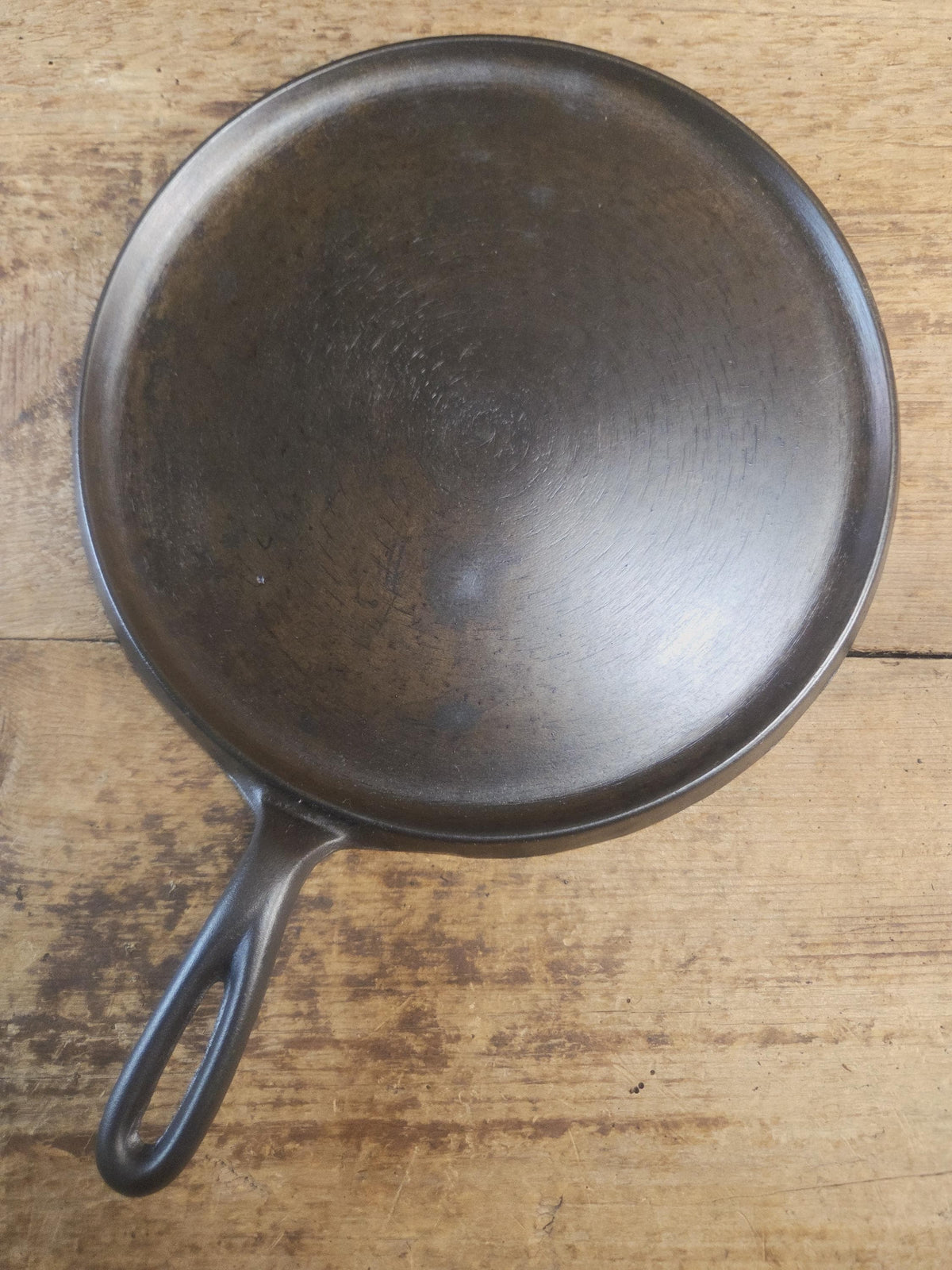 Make 90 year old grilled cheese! 1930-40’s Era lodge #9 Round Griddle. Awesome! SC24 Griddle