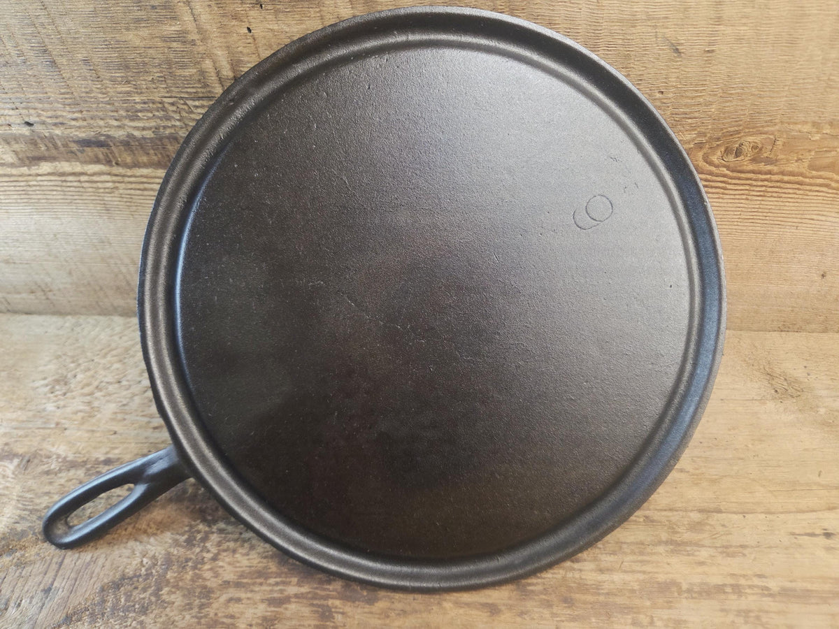 Make 90 year old grilled cheese! 1930-40’s Era lodge #9 Round Griddle. Awesome! SC24 Griddle