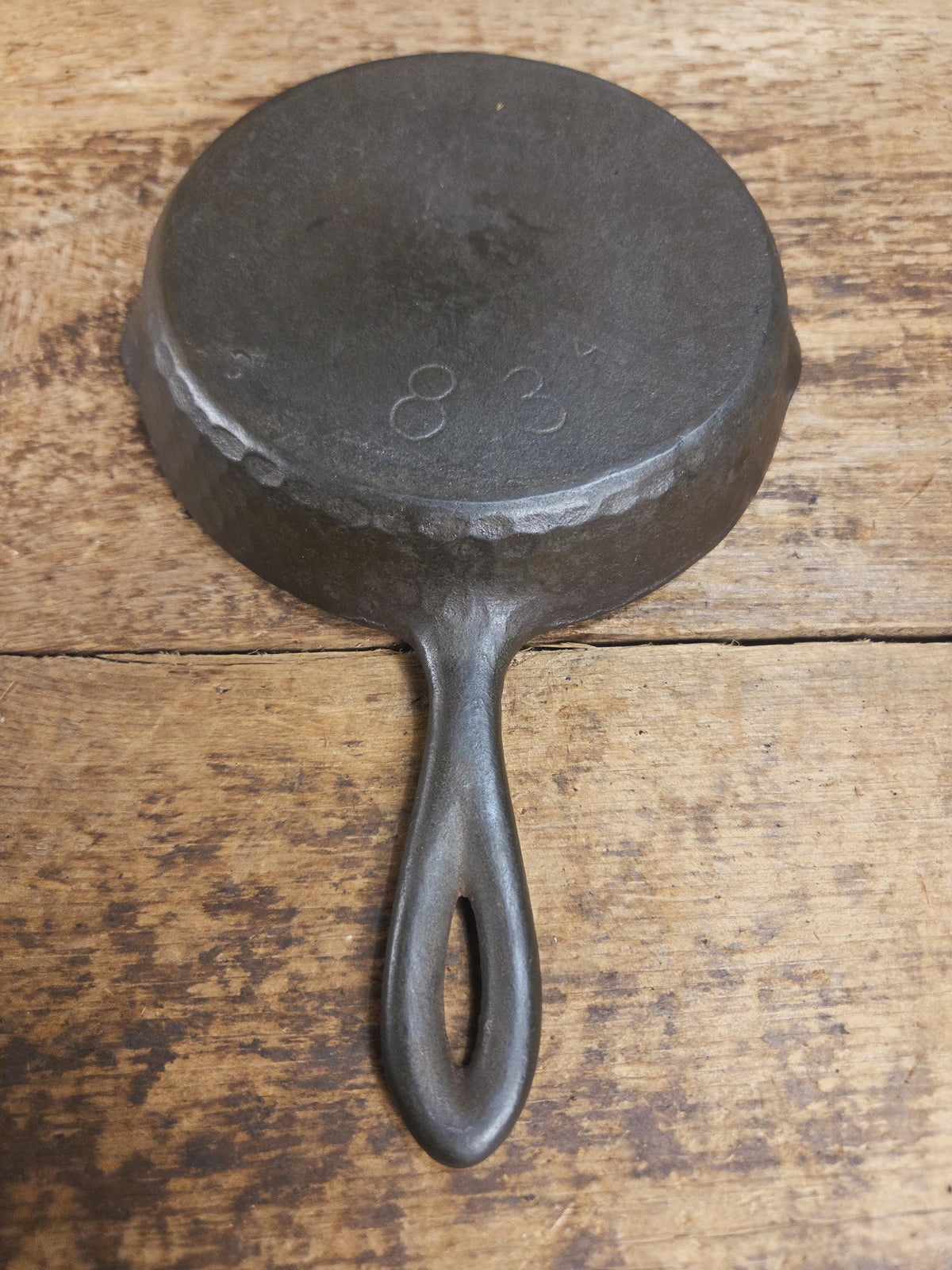 Cool story! 1920’s Chicago Hardware Foundry #3 Classic Hammered Egg Skillet. SC24
