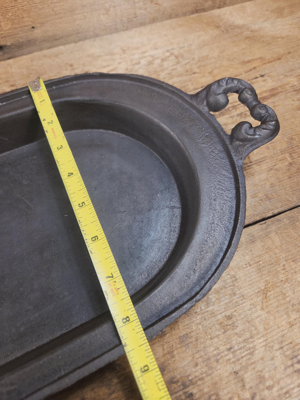 Very cool! Late 1800’s Antique Gate-marked #8 Cast Iron Griddle/Sad Iron Heater. Ornate fancy handles awesome for