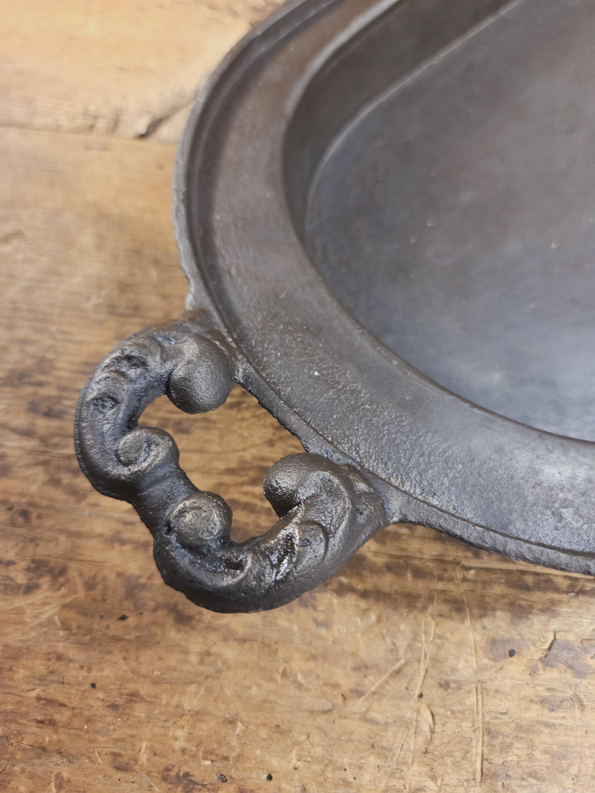 Very cool! Late 1800’s Antique Gate-marked #8 Cast Iron Griddle/Sad Iron Heater. Ornate fancy handles awesome for