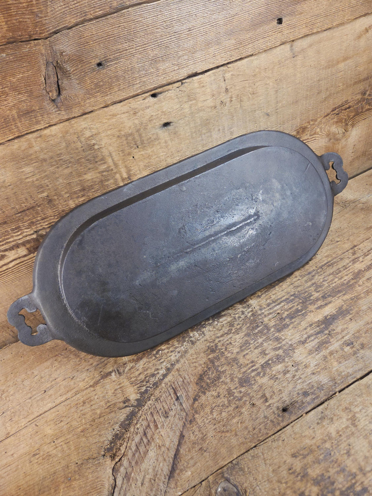 Very cool! Late 1800’s Antique Gate-marked #8 Cast Iron Griddle/Sad Iron Heater. Ornate fancy handles awesome for