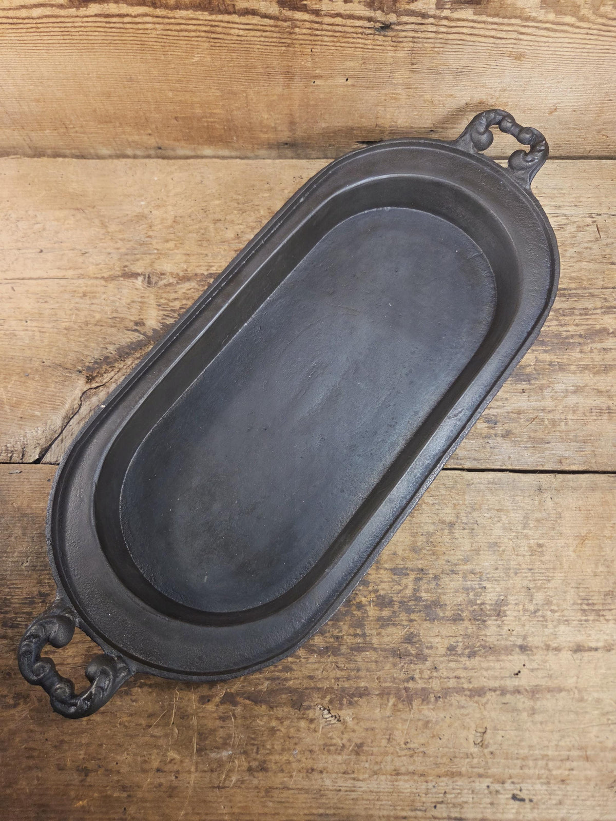 Very cool! Late 1800’s Antique Gate-marked #8 Cast Iron Griddle/Sad Iron Heater. Ornate fancy handles awesome for