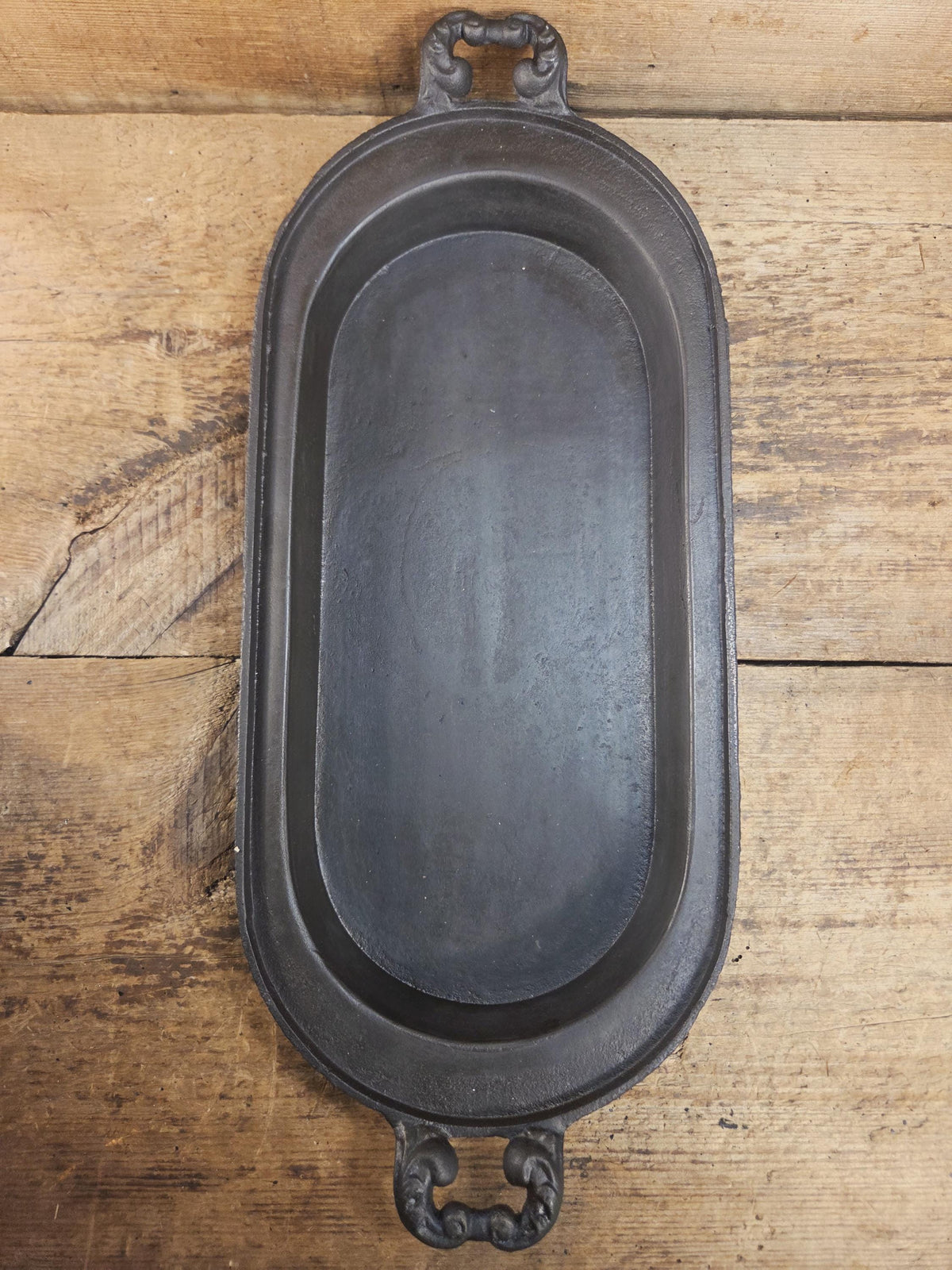 Very cool! Late 1800’s Antique Gate-marked #8 Cast Iron Griddle/Sad Iron Heater. Ornate fancy handles awesome for