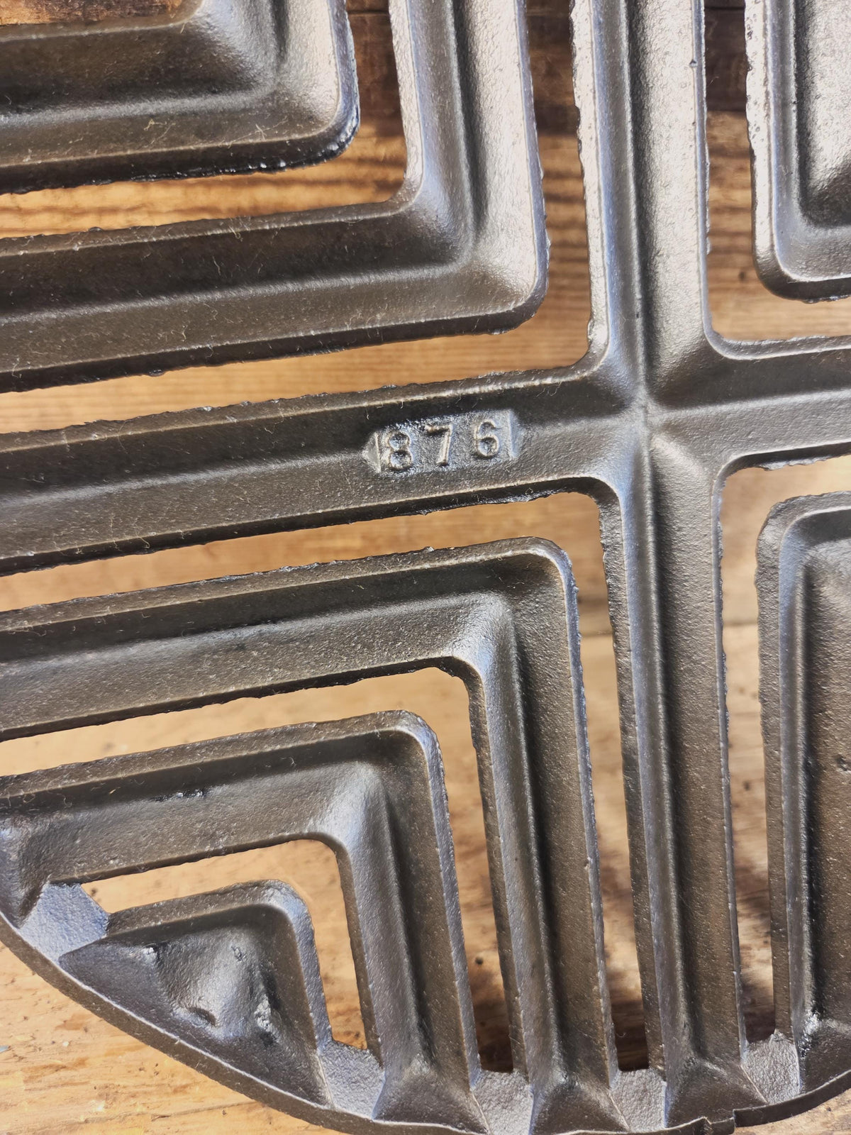 Show Stopper & hard to find Complete Griswold Double Broiler. Amazing piece of American history perfect for searing.
