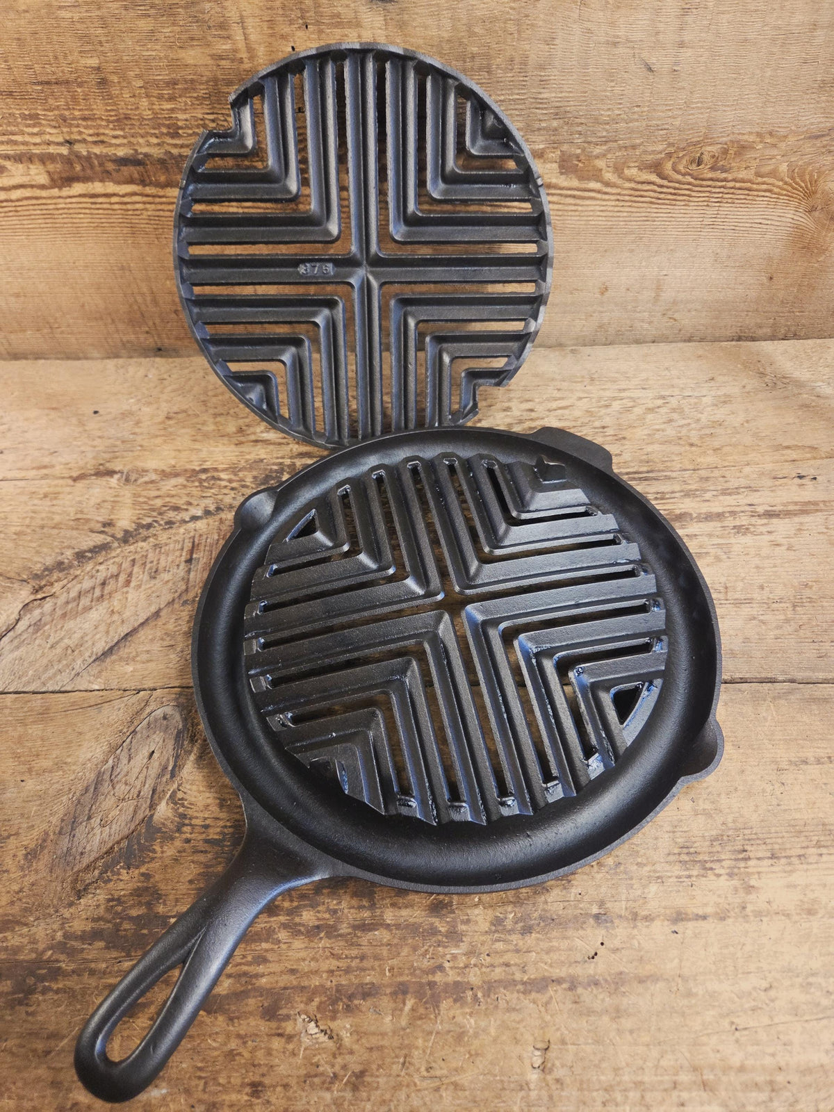 Show Stopper & hard to find Complete Griswold Double Broiler. Amazing piece of American history perfect for searing.
