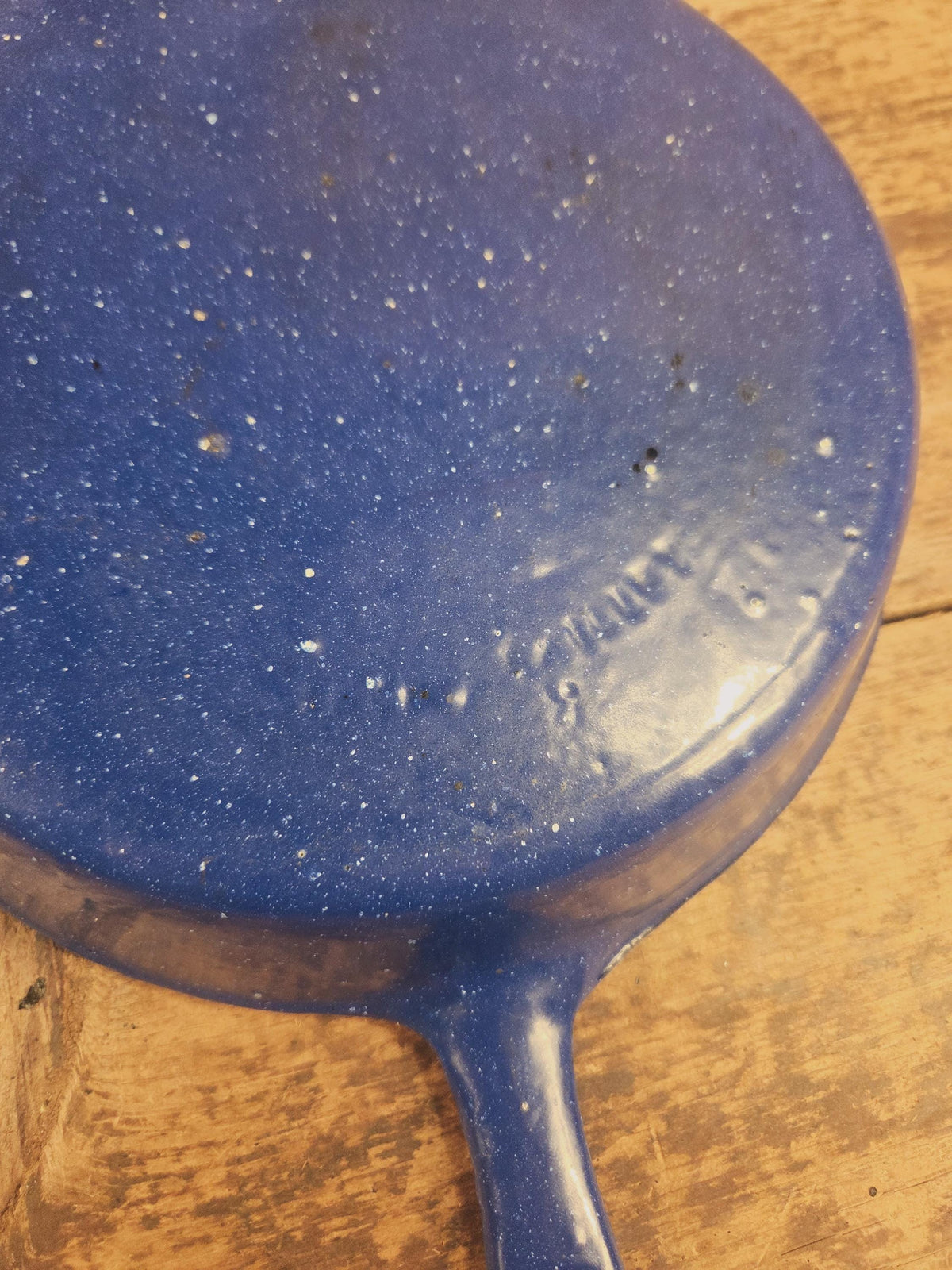 1930’s Wagner Unmarked #8 Cast Iron Sautee Skillet with blue speckled enamel! SC24 Skillet