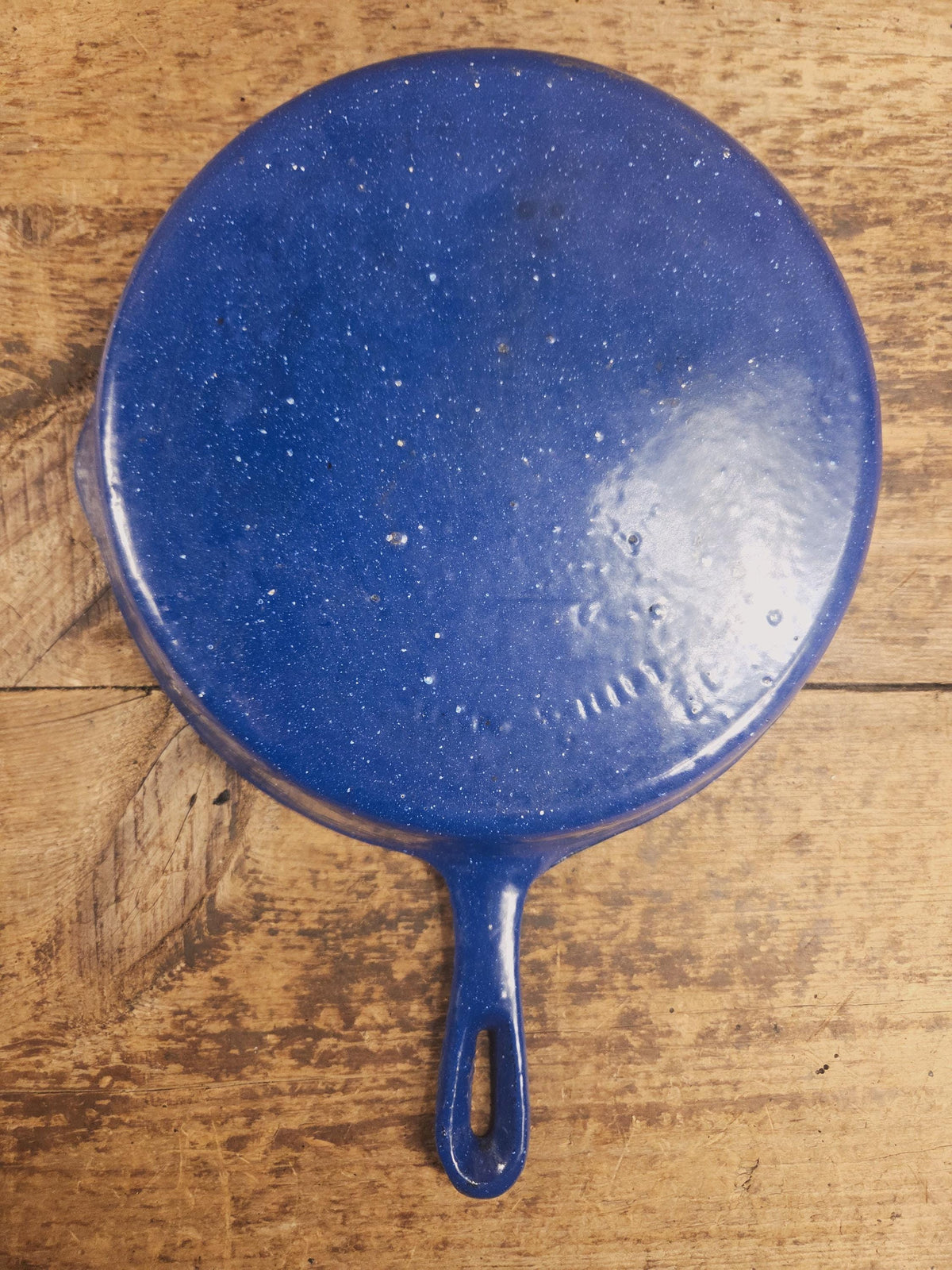 1930’s Wagner Unmarked #8 Cast Iron Sautee Skillet with blue speckled enamel! SC24 Skillet