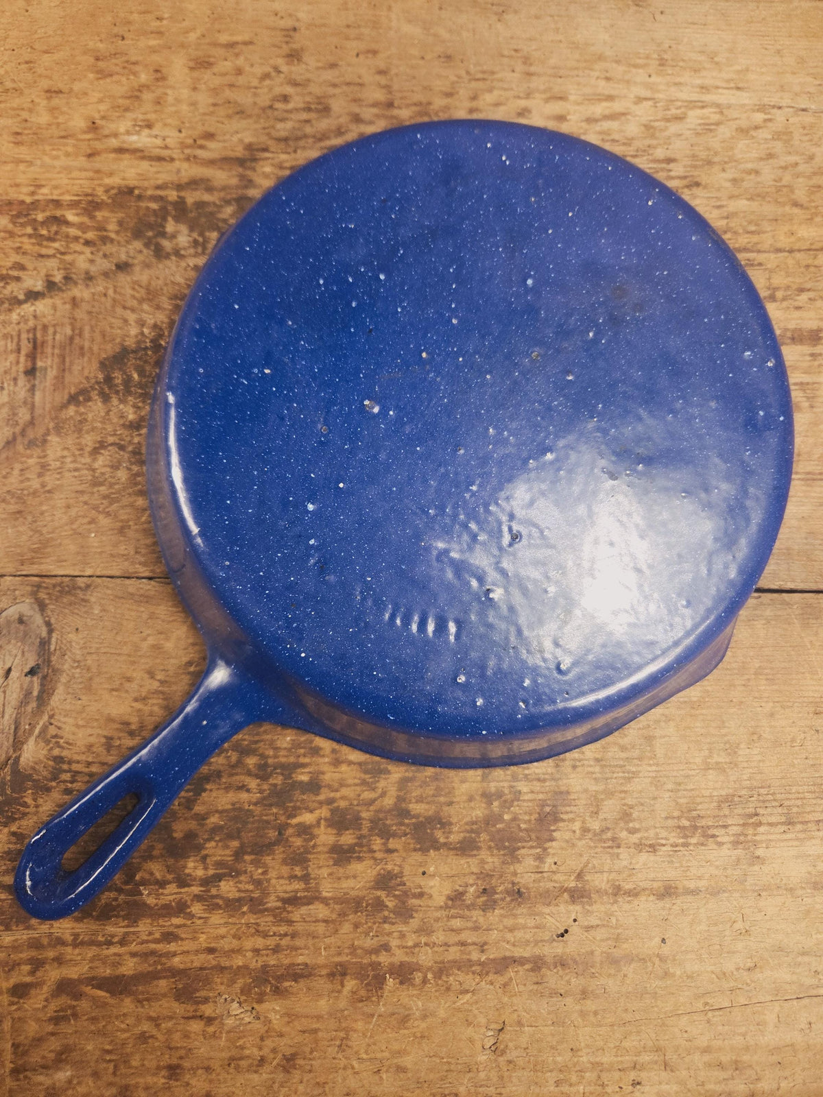 1930’s Wagner Unmarked #8 Cast Iron Sautee Skillet with blue speckled enamel! SC24 Skillet