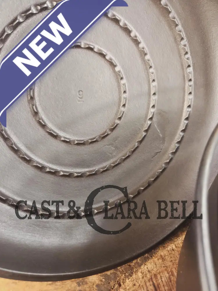 Large 1930’s Wagner Ware #9 Cast Iron Dutch Oven 1259 with Sawtooth lid! Unique pattern shift on lid Dutch Ovens