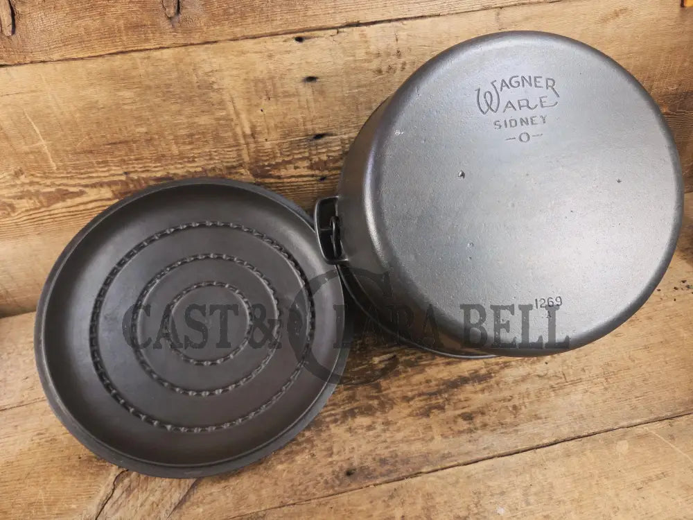 Large 1930’s Wagner Ware #9 Cast Iron Dutch Oven 1259 with Sawtooth lid! Unique pattern shift on lid Dutch Ovens