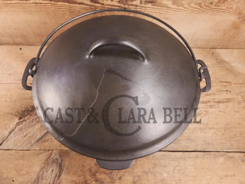 Large 1930’s Wagner Ware #9 Cast Iron Dutch Oven 1259 with Sawtooth lid! Unique pattern shift on lid Dutch Ovens