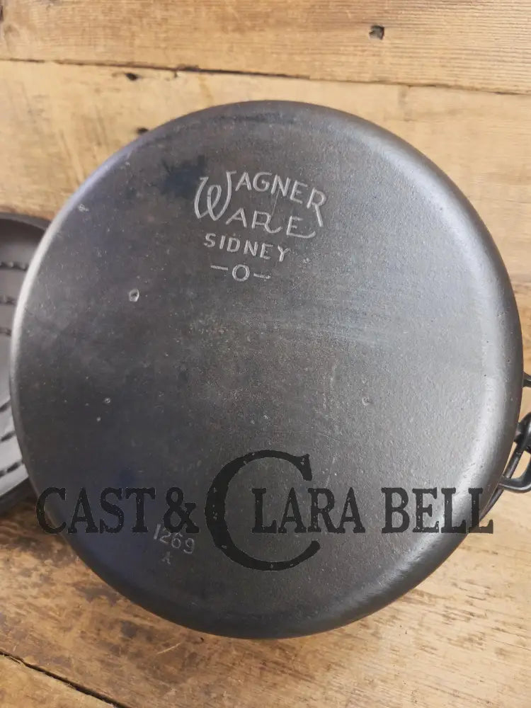 Large 1930’s Wagner Ware #9 Cast Iron Dutch Oven 1259 with Sawtooth lid! Unique pattern shift on lid Dutch Ovens