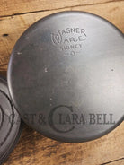 Large 1930’s Wagner Ware #9 Cast Iron Dutch Oven 1259 with Sawtooth lid! Unique pattern shift on lid Dutch Ovens