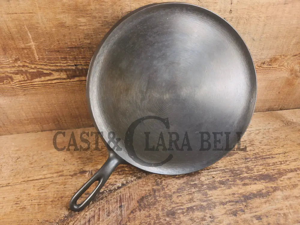 Largest of the handled griddles. 1930’s Era Wagner Ware #10 Cast Iron Round Griddle 1110 Makes great Grilled Cheese!