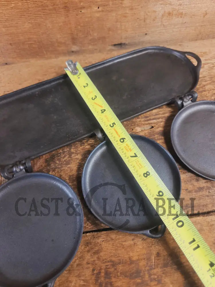 Late 1800’s 3-Section Pancake Flop Griddle by Schofield MFG. New York. Mint condition SC24 - Griddle