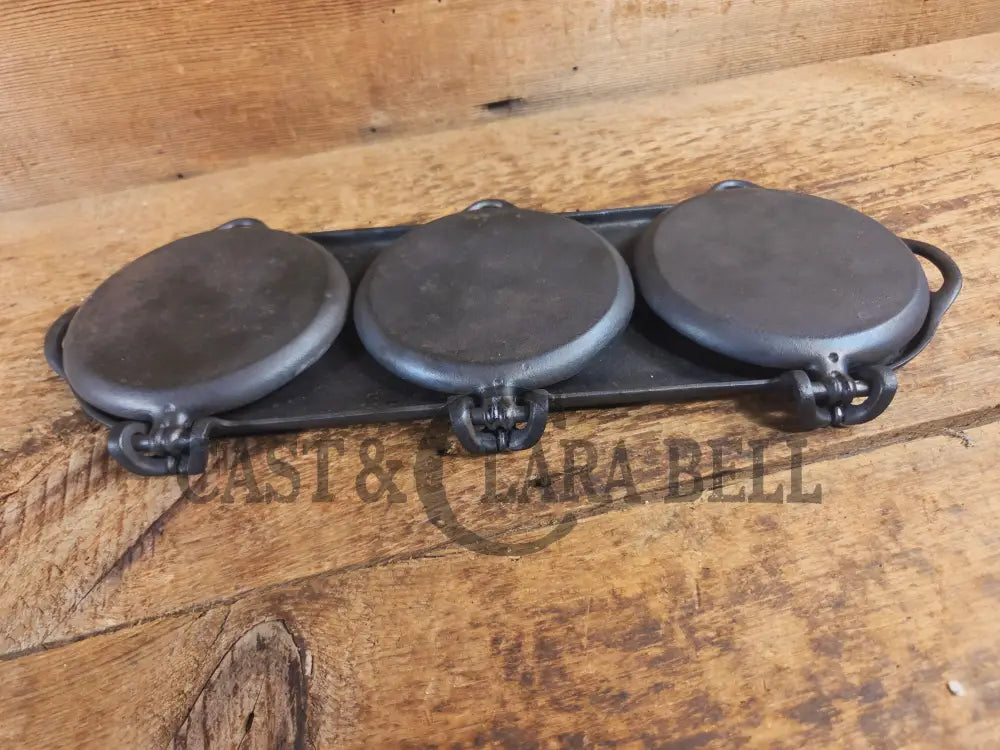 Late 1800’s 3-Section Pancake Flop Griddle by Schofield MFG. New York. Mint condition SC24 - Griddle