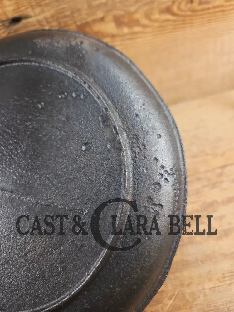 Late 1800’s Antique #6 Round ’Snack’ Griddle with Gate mark and Raised 6 P. Perfect size for one! Griddle