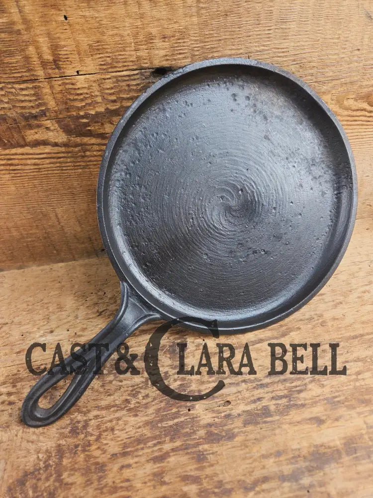 Late 1800’s Antique #6 Round ’Snack’ Griddle with Gate mark and Raised 6 P. Perfect size for one! Griddle