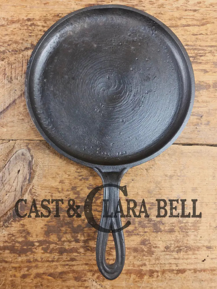 Late 1800’s Antique #6 Round ’Snack’ Griddle with Gate mark and Raised 6 P. Perfect size for one! Griddle