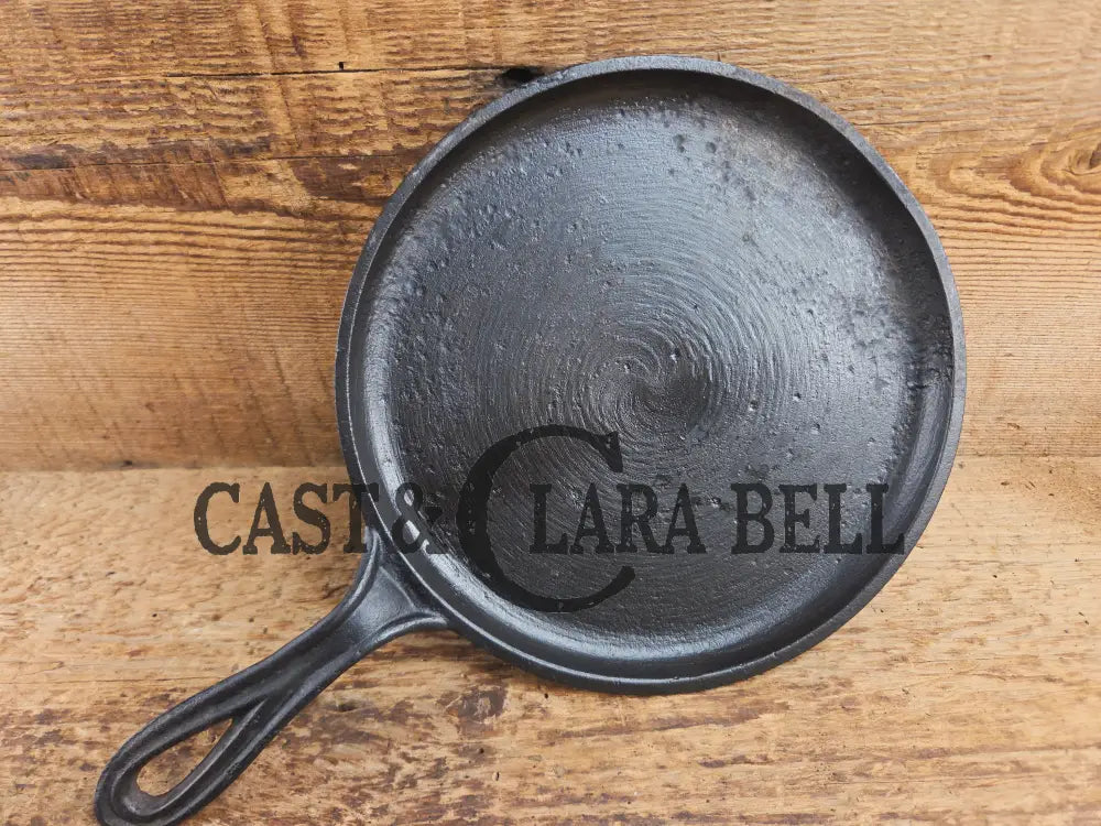 Late 1800’s Antique #6 Round ’Snack’ Griddle with Gate mark and Raised 6 P. Perfect size for one! Griddle