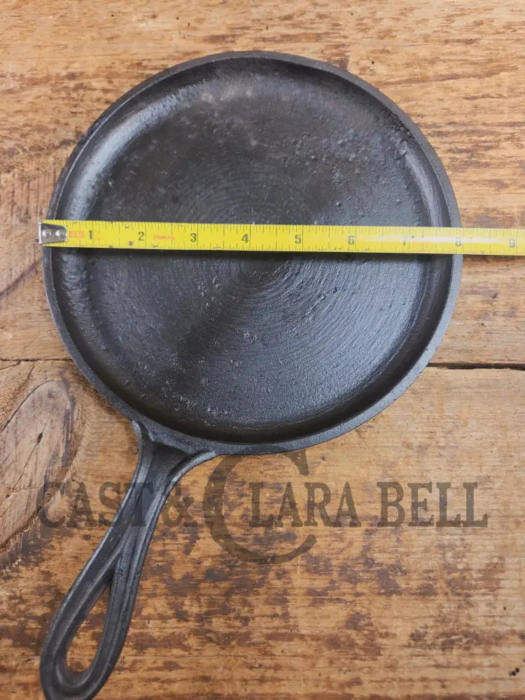 Late 1800’s Antique #6 Round ’Snack’ Griddle with Gate mark and Raised 6 P. Perfect size for one! Griddle