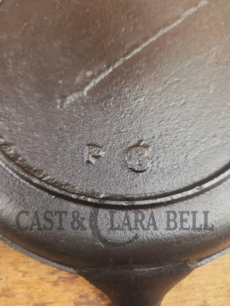 Late 1800’s Antique #6 Round ’Snack’ Griddle with Gate mark and Raised 6 P. Perfect size for one! Griddle