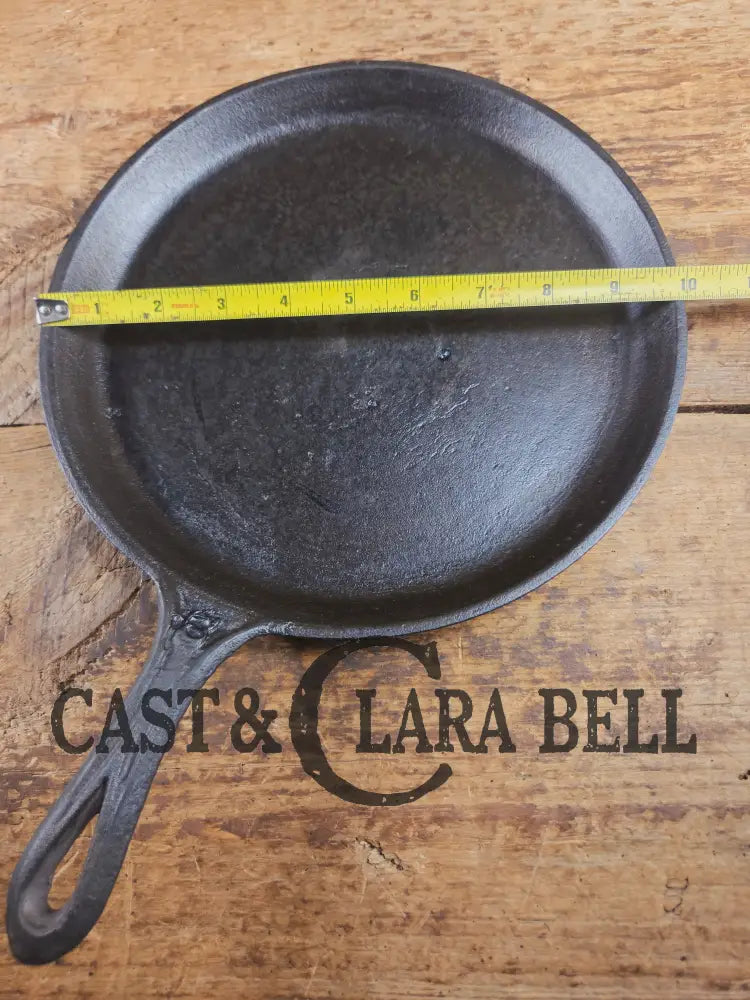 Late 1800’s Antique #8 Round Stove Eye Griddle with Gate mark and Raised 8 semi-fancy handle Griddle