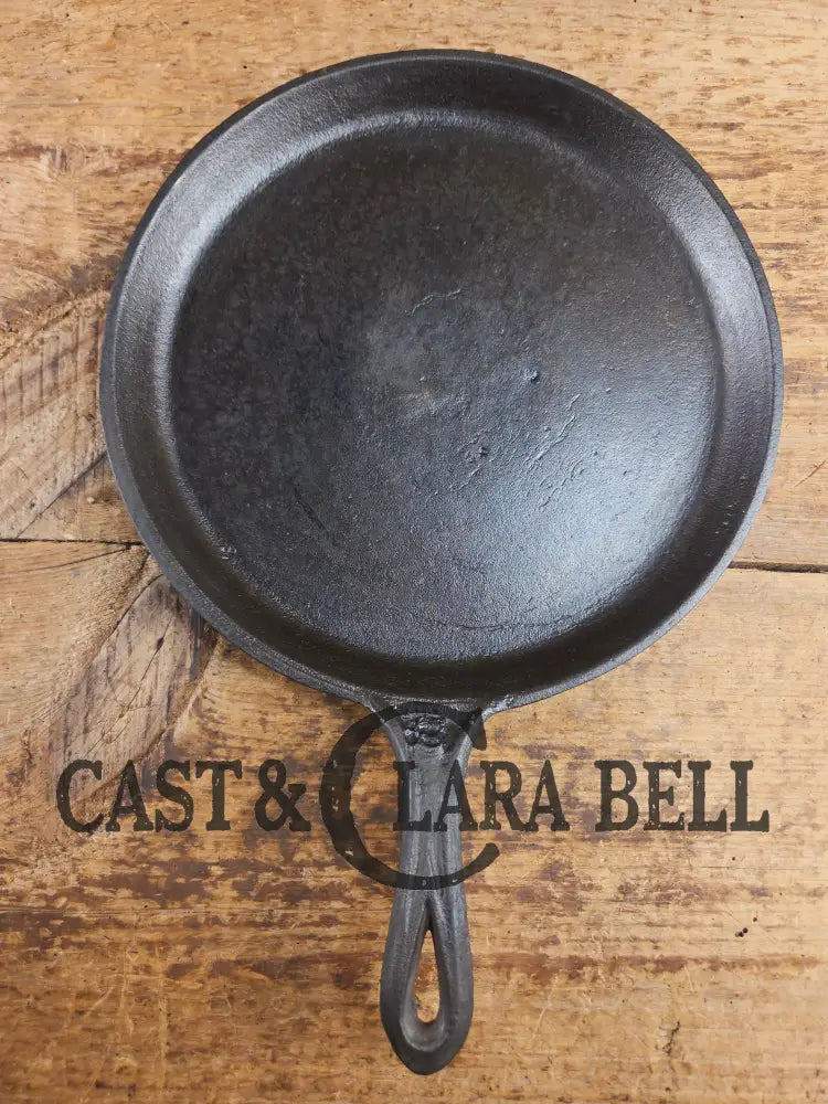 Late 1800’s Antique #8 Round Stove Eye Griddle with Gate mark and Raised 8 semi-fancy handle Griddle