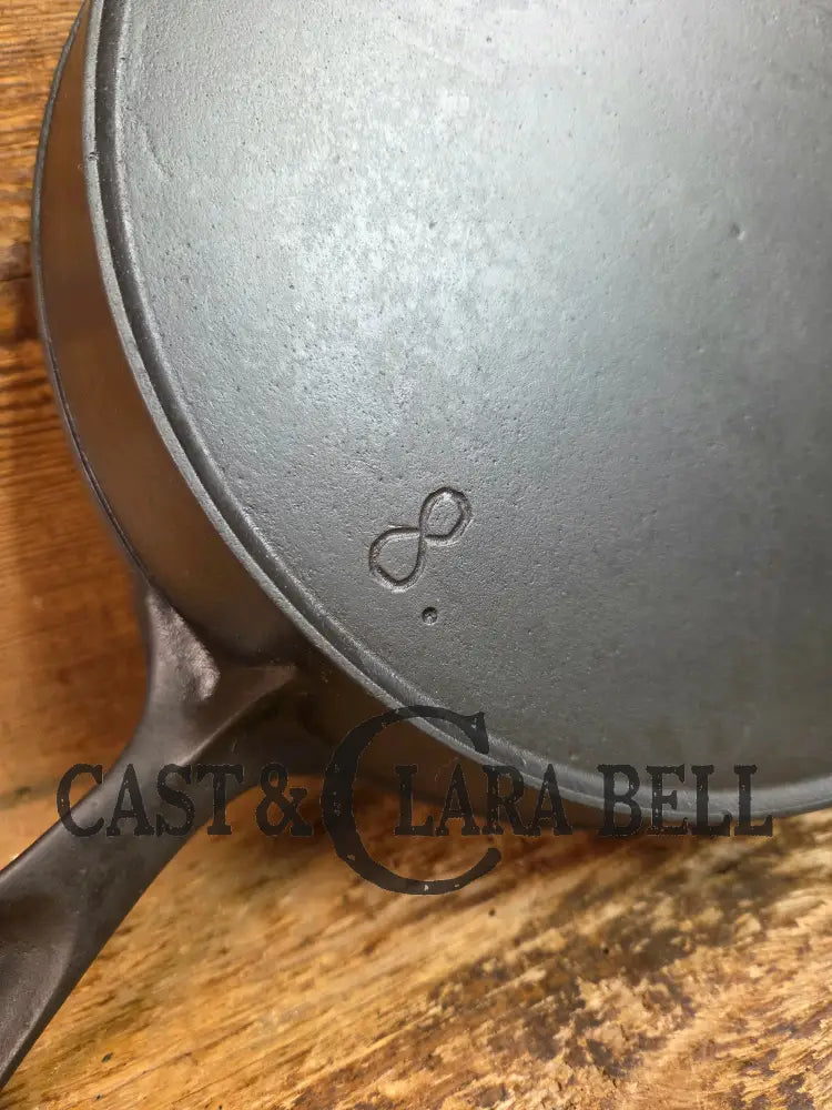 Late 1800’s HTF Orr & Painter and Co. #8 cast iron skillet. Reading PA. Mint condition and elegant to use in your