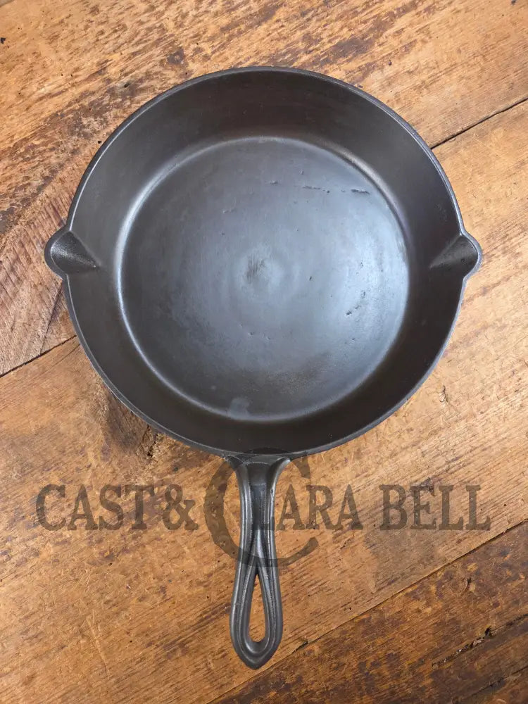 Late 1800’s Pointy handled #8 cast iron skillet with Raised P K and 8 on the bottom. Beautiful skillet amazing daily