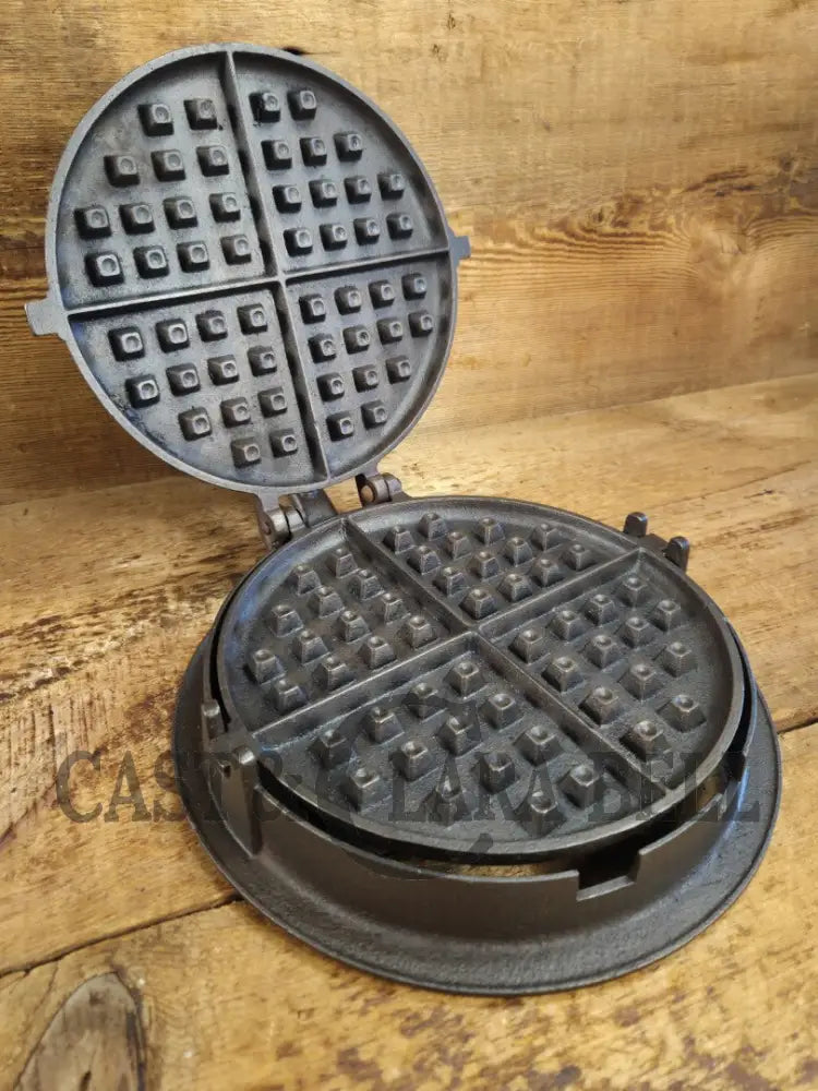 Late 1800’s Unmarked BEAUTIFUL #8 Antique Waffle iron. Awesome raised 8 on both paddles and handles. VERY cool! Waffle