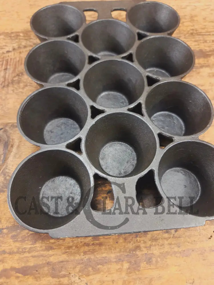 Late 1890’s Erie #10 Popover Pan 11 cup. 948. Variation #4. Beautifully restored and ready to make muffins popovers and