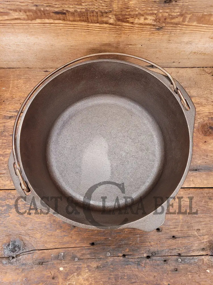 1950S Era Lodge Egg Logo Dutch Oven. Raised Logo Beautiful Cooker! Ovens & Kettles