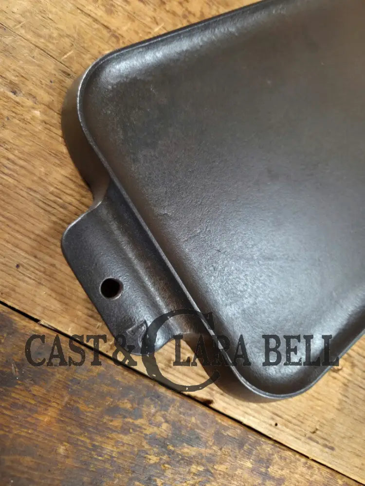 LOVE it. Great gift! 1930’s Small Block Logo Griswold #7 Cast Iron Long Griddle 907 Griddle