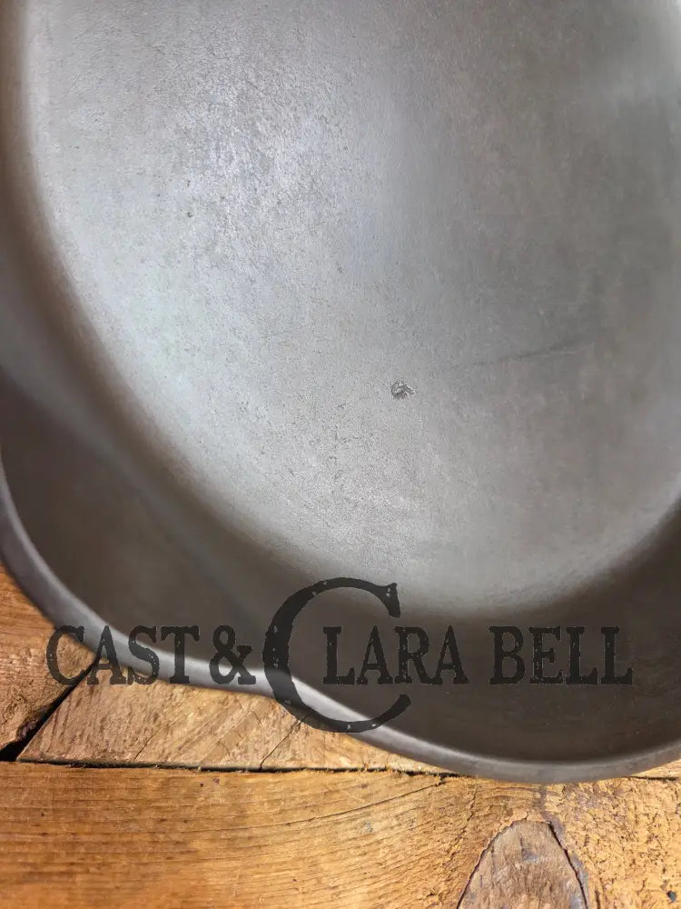 Lovely 1920’s Griswold #9 Skillet with Heat Ring and Large Block Logo 710 N. One of the most popular Griswold lines