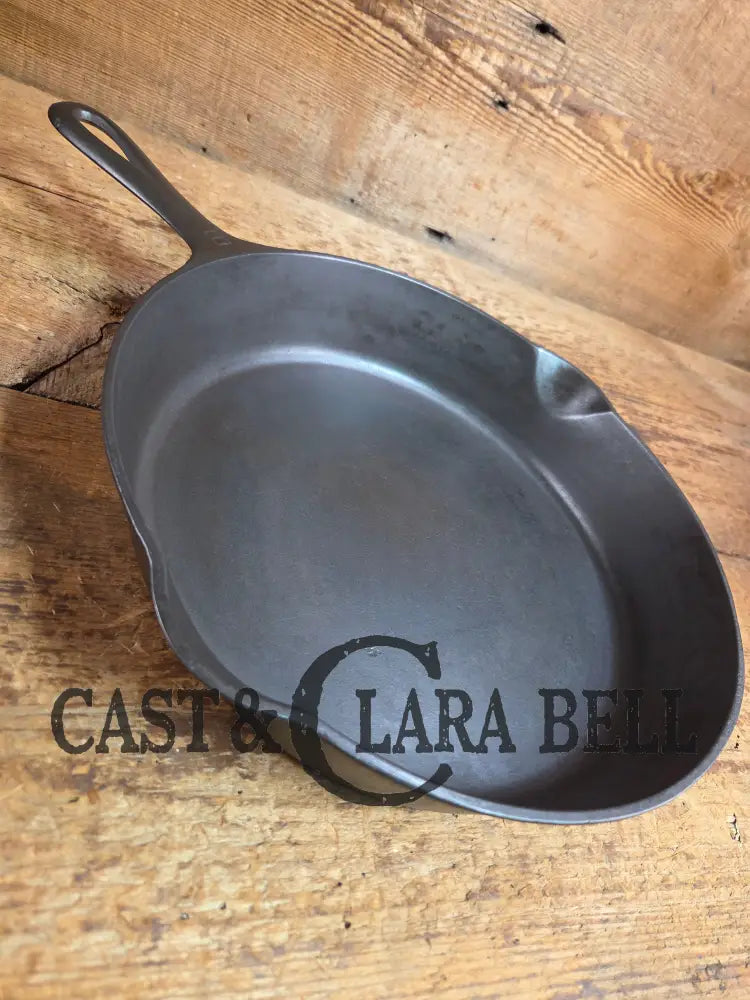 Lovely 1920’s Griswold #9 Skillet with Heat Ring and Large Block Logo 710 N. One of the most popular Griswold lines
