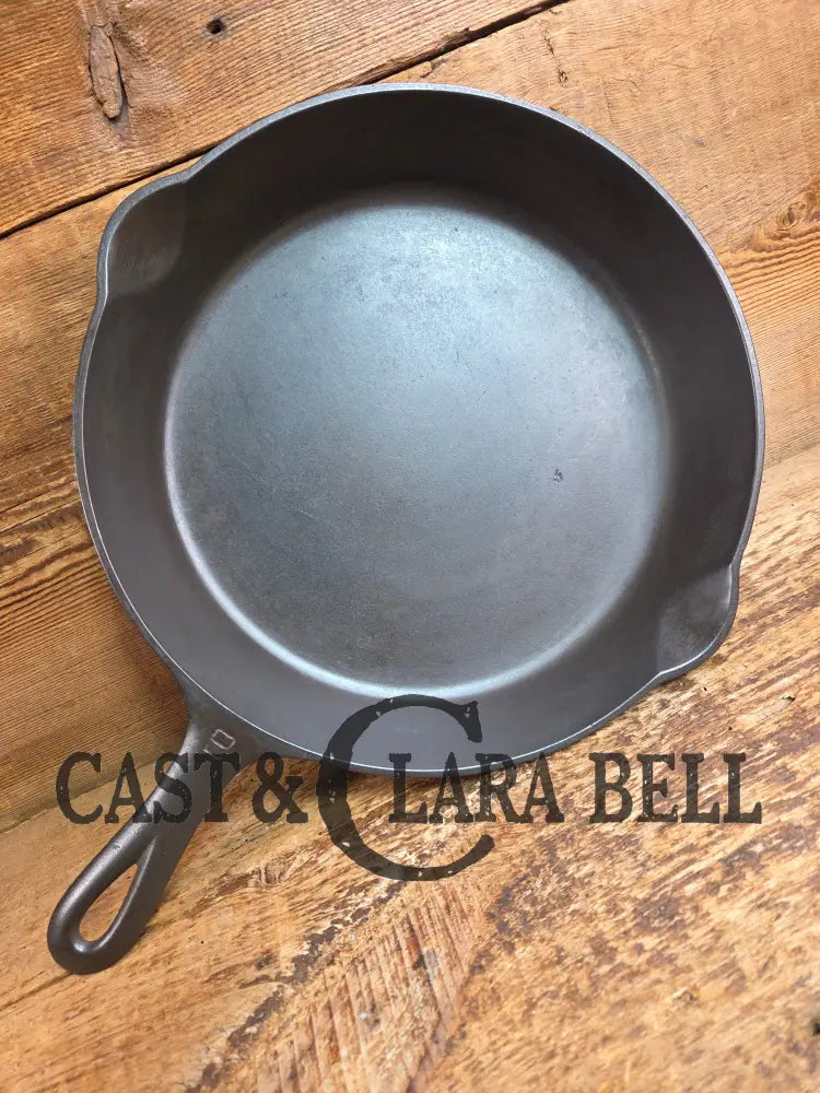 Lovely 1920’s Griswold #9 Skillet with Heat Ring and Large Block Logo 710 N. One of the most popular Griswold lines