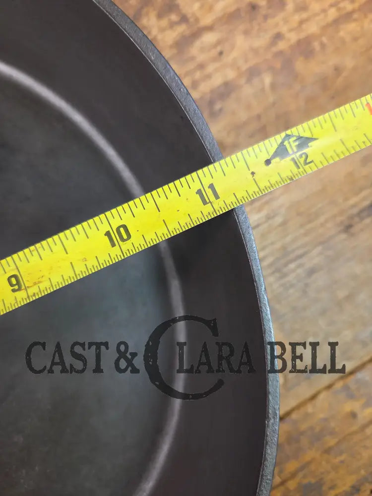 Lovely 1920’s Griswold #9 Skillet with Heat Ring and Large Block Logo 710 N. One of the most popular Griswold lines