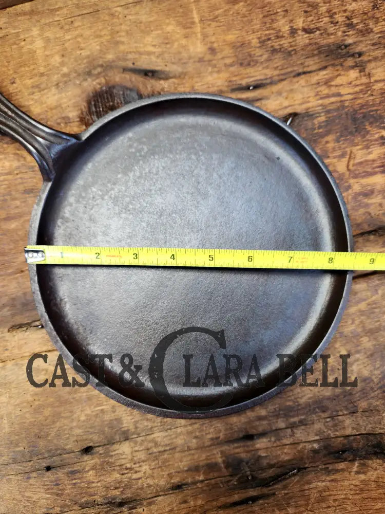 Lovely #7 Raised Round Griddle. Lightweight And Elegant Perfect For Smaller Sized Cooking! Griddle