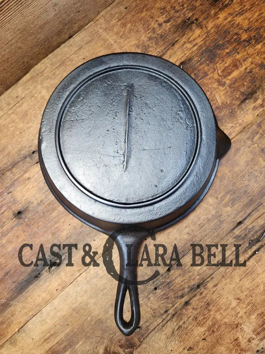 Lovely Antique Gate-Marked Unknown #8 Skillet. Est 1880’S. Left Single Spout Heat Ring Bottom W/