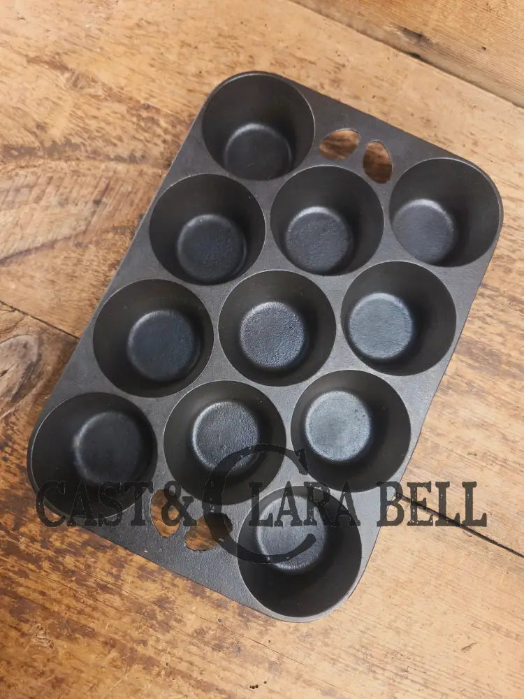 Lovely Griswold No. 10 Popover Pan 949 B. Fully Restored and ready to make the best brownies muffins or cornbread!